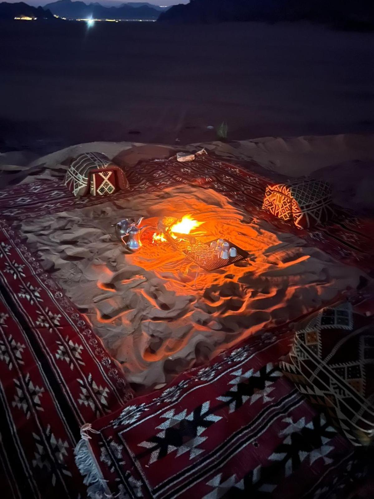 Bedouin Stylelife Camp Hotel Wadi Rum Bagian luar foto