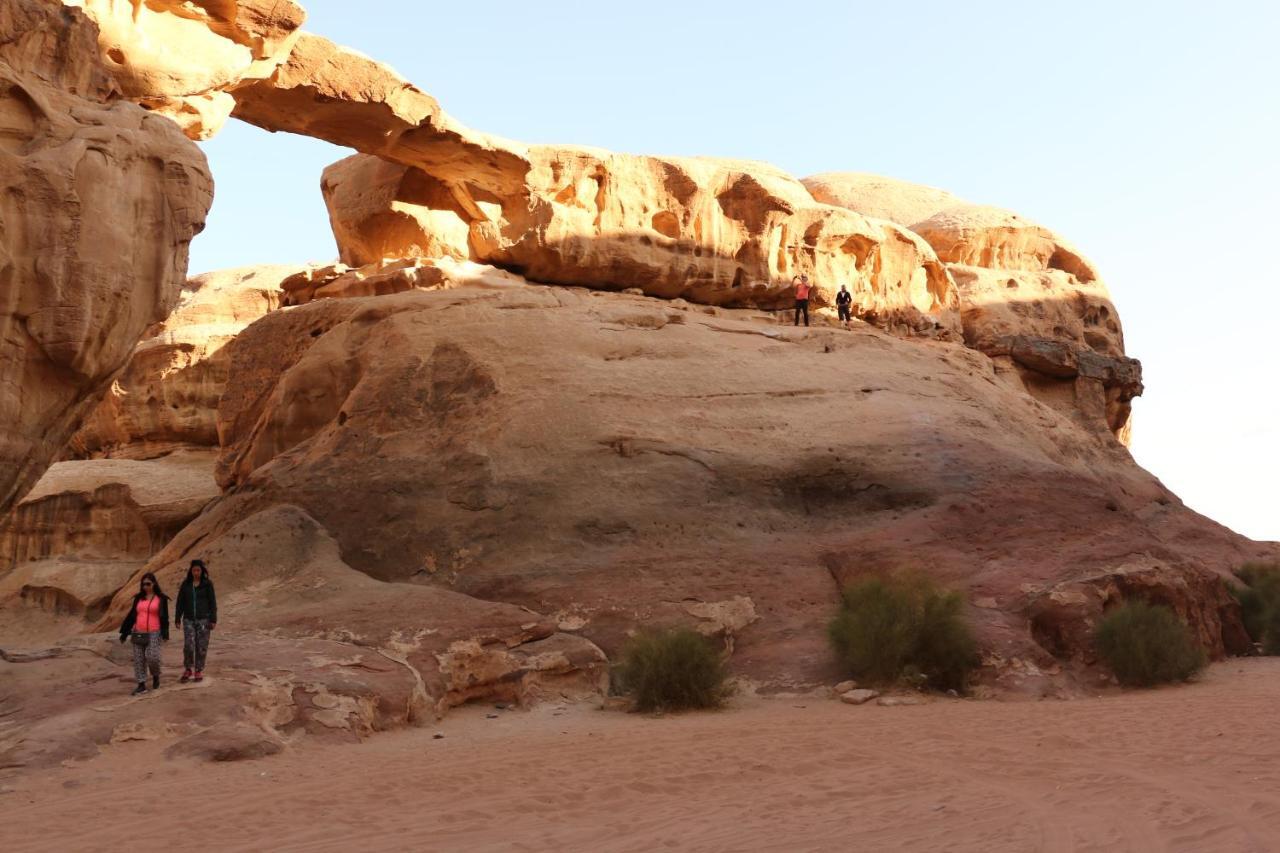 Bedouin Stylelife Camp Hotel Wadi Rum Bagian luar foto