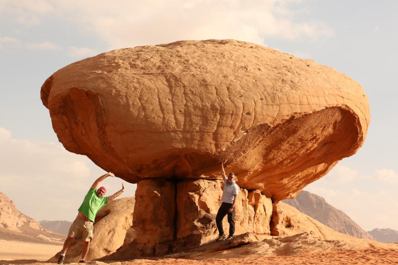 Bedouin Stylelife Camp Hotel Wadi Rum Bagian luar foto